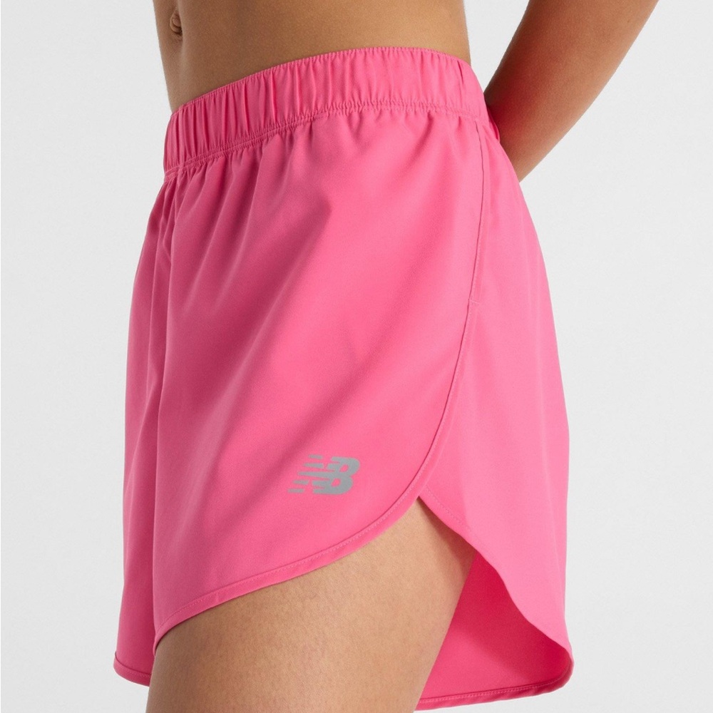 New Balance Women's Vibrant Pink Athletic Shorts Size Medium‎ Running Workout